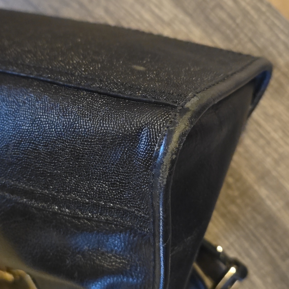 Elegant Black Leather Handbag - Picture 3 of 11